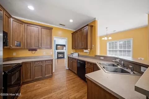 Kitchen - 105 Penquin Pl, Hampstead, NC 28443 photo 3 of 6