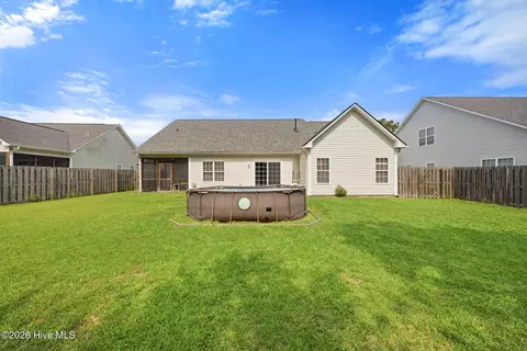 Exterior - 105 Penquin Pl, Hampstead, NC 28443 photo 6 of 8