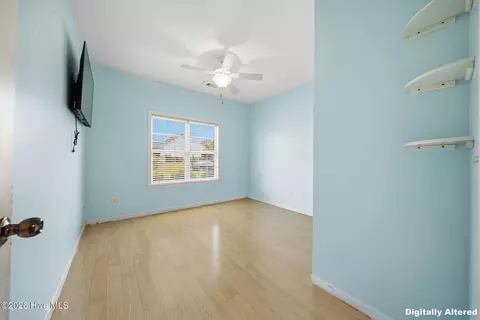 Bedroom - 105 Penquin Pl, Hampstead, NC 28443 photo 5 of 10