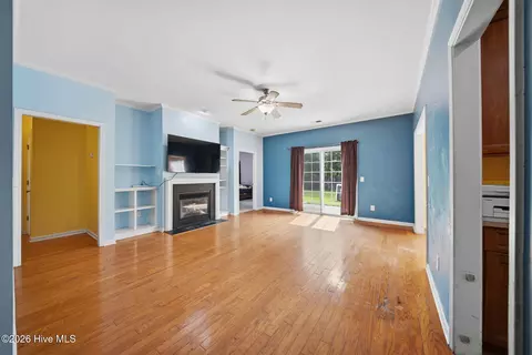 Living - 105 Penquin Pl, Hampstead, NC 28443 photo 1 of 5