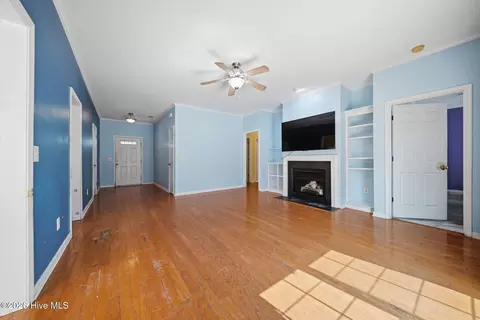 Living - 105 Penquin Pl, Hampstead, NC 28443 photo 3 of 5