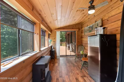 Entry Way - 614 Rockridge Rd, Murphy, NC 28906 photo 2 of 5