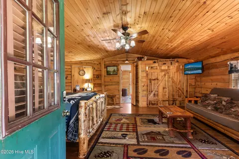 Bedroom - 614 Rockridge Rd, Murphy, NC 28906 photo 9 of 13