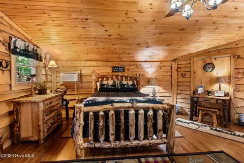 Bedroom - 614 Rockridge Rd, Murphy, NC 28906 photo 11 of 13