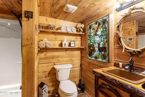 Bath - 614 Rockridge Rd, Murphy, NC 28906 photo 6 of 8