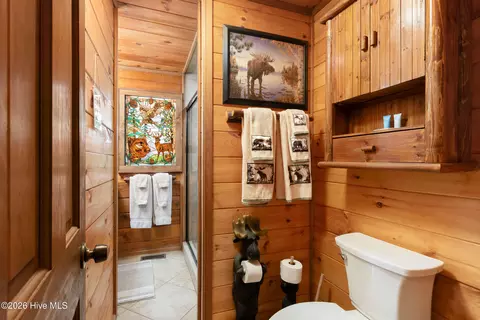 Bath - 614 Rockridge Rd, Murphy, NC 28906 photo 1 of 8