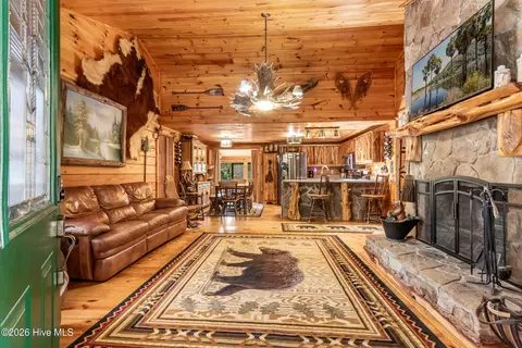 Entry Way - 614 Rockridge Rd, Murphy, NC 28906 photo 1 of 5