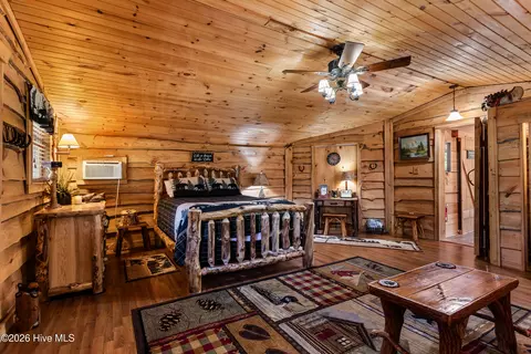 Bedroom - 614 Rockridge Rd, Murphy, NC 28906 photo 10 of 13