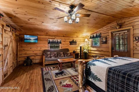 Bedroom - 614 Rockridge Rd, Murphy, NC 28906 photo 12 of 13