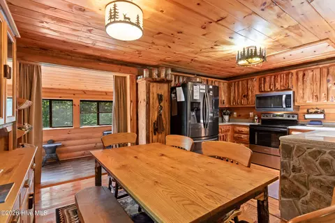 Dining - 614 Rockridge Rd, Murphy, NC 28906 photo 2 of 6