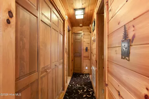 Entry Way - 614 Rockridge Rd, Murphy, NC 28906 photo 4 of 5