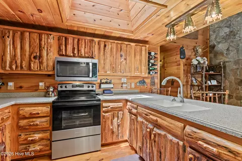 Kitchen - 614 Rockridge Rd, Murphy, NC 28906 photo 3 of 6