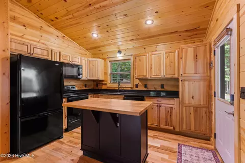 Kitchen - 225 Dawsons Ln, Murphy, NC 28906 photo 1 of 6