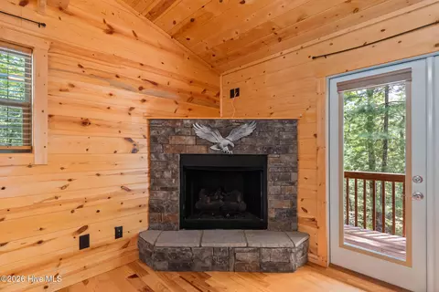 Living - 225 Dawsons Ln, Murphy, NC 28906 photo 2 of 4