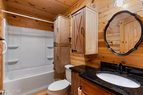 Bath - 225 Dawsons Ln, Murphy, NC 28906 photo 1 of 2