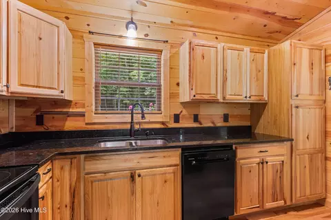 Kitchen - 225 Dawsons Ln, Murphy, NC 28906 photo 3 of 6