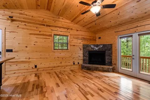 Living - 225 Dawsons Ln, Murphy, NC 28906 photo 4 of 4