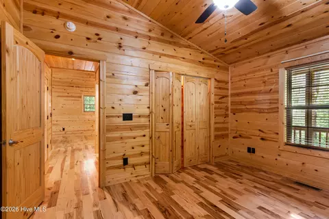 Bedroom - 225 Dawsons Ln, Murphy, NC 28906 photo 2 of 5