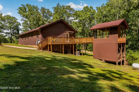 600 Winding Creek Dr, Carthage, NC 28327