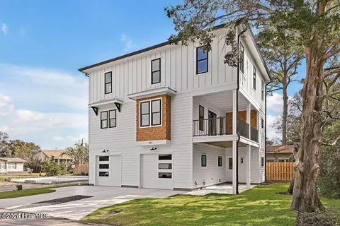 911 Fourth St S #B, Carolina Beach, NC 28428