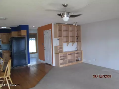 Living - 127 Waterside Dr, Bath, NC 27808 photo 2 of 3
