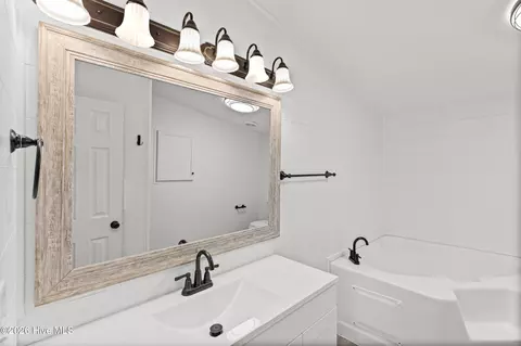 Bath - 7537 Winfield Rd, Appling, GA 30802 photo 1 of 3