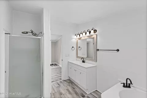 Bath - 7537 Winfield Rd, Appling, GA 30802 photo 2 of 3