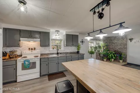 Kitchen - 4321 Old Blounts Creek Rd, Chocowinity, NC 27817 photo 6 of 6