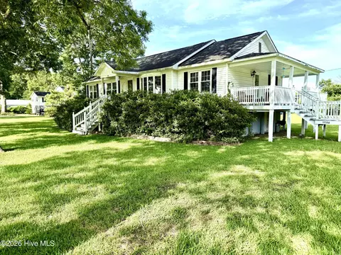 1590 S River Rd, Beaufort, NC 28516