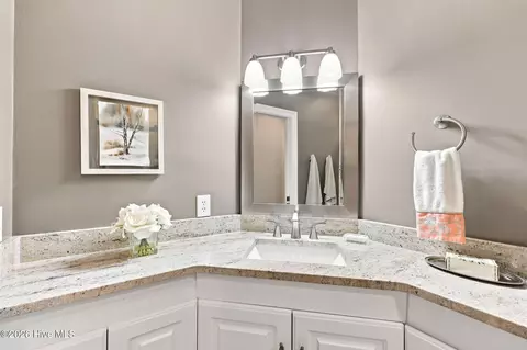 Bath - 39 Devon Dr, Pinehurst, NC 28374 photo 4 of 4