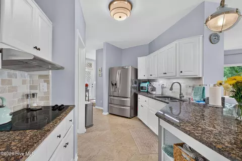 Kitchen - 103 Inlet Ct, Hampstead, NC 28443 photo 2 of 2