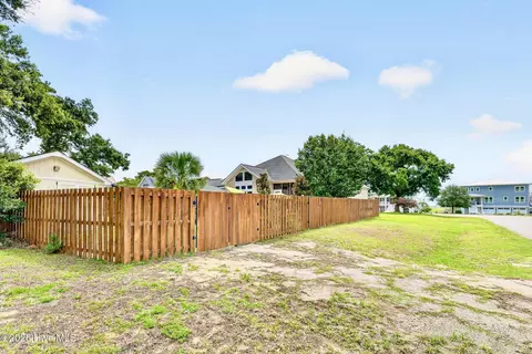 Exterior - 103 Inlet Ct, Hampstead, NC 28443 photo 13 of 18