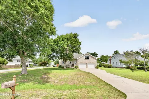 Exterior - 103 Inlet Ct, Hampstead, NC 28443 photo 1 of 18