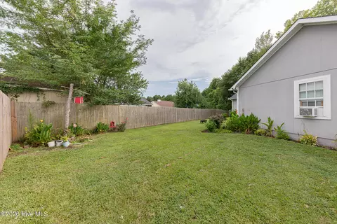 Exterior - 303 Mertz Ct, Hubert, NC 28539 photo 7 of 9