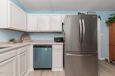 Kitchen - 303 Mertz Ct, Hubert, NC 28539 photo 3 of 4