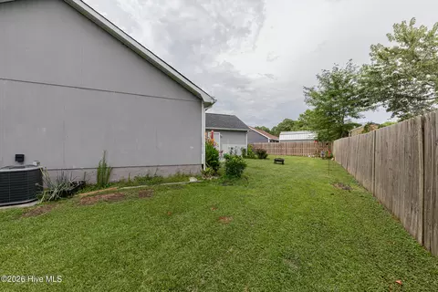 Exterior - 303 Mertz Ct, Hubert, NC 28539 photo 3 of 9