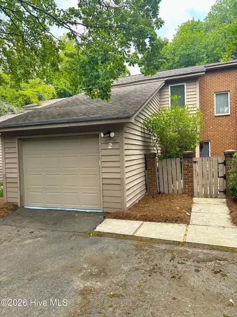 2 Palmetto Pl, Greenville, NC 27858