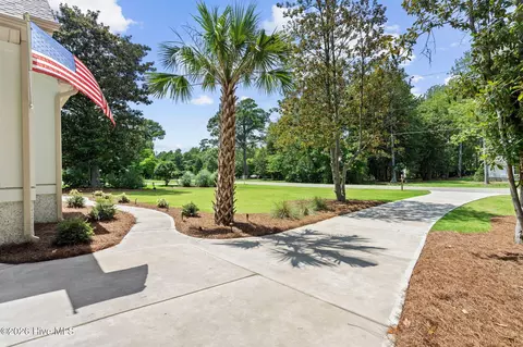 Exterior - 204 Gull Rd, Hampstead, NC 28443 photo 1 of 17