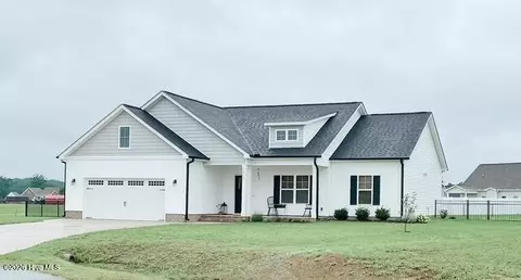 215 Rae Dr, Pikeville, NC 27863