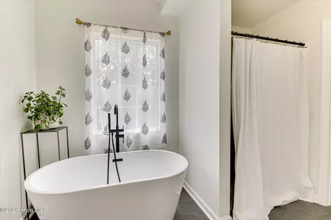 Bath - 4148 Eagle Nest Dr, Evans, GA 30809 photo 6 of 8