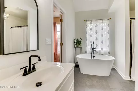 Bath - 4148 Eagle Nest Dr, Evans, GA 30809 photo 5 of 8