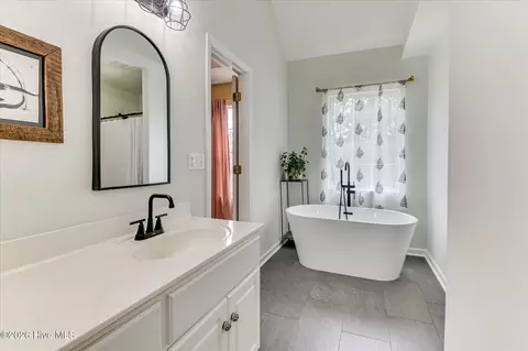 Bath - 4148 Eagle Nest Dr, Evans, GA 30809 photo 4 of 8