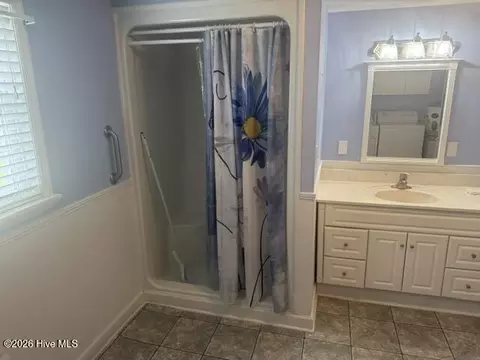 Bath - 507 E 3rd Ave, Chadbourn, NC 28431 photo 4 of 7