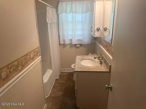 Bath - 507 E 3rd Ave, Chadbourn, NC 28431 photo 5 of 7