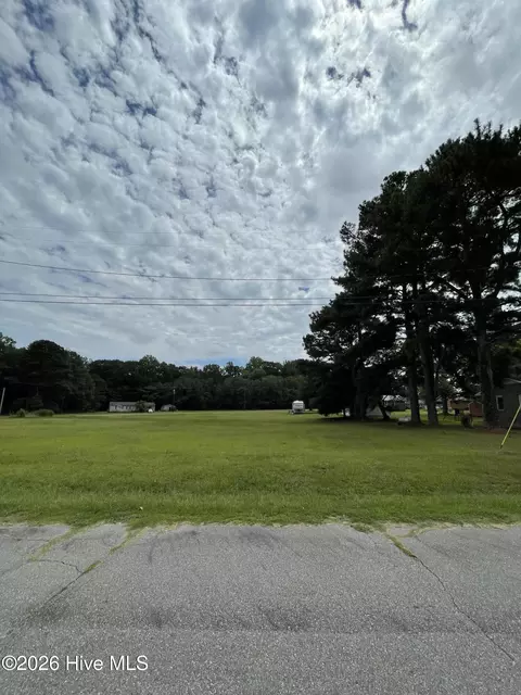 133 E Circle Dr, Hamilton, NC 27840 photo 2