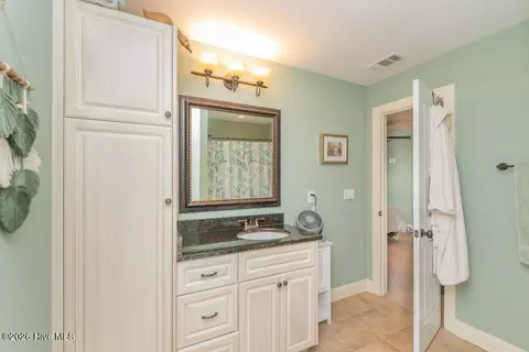 Bath - 4098 Dewaal St, Evans, GA 30809 photo 10 of 14