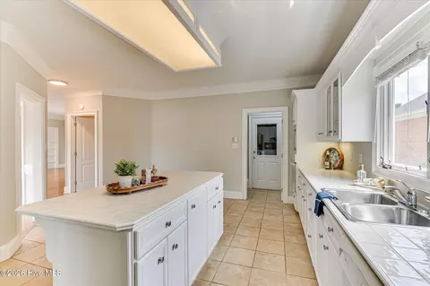 Kitchen - 843 Park Chase Dr, Evans, GA 30809 photo 6 of 8