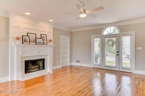 Living - 843 Park Chase Dr, Evans, GA 30809 photo 4 of 6