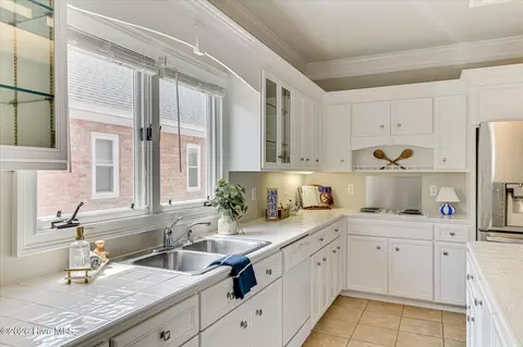 Kitchen - 843 Park Chase Dr, Evans, GA 30809 photo 5 of 8