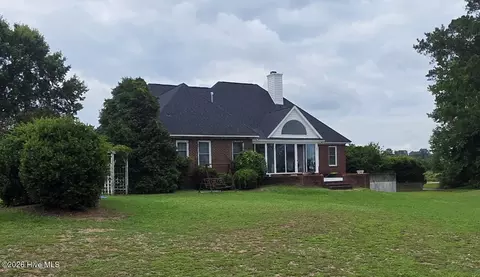4945 Burnett Rd, Battleboro, NC 27809